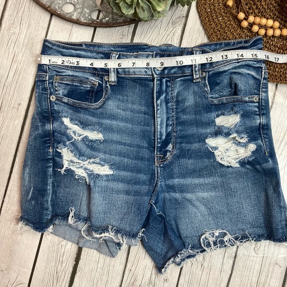 American Eagle Distressed High Rise Shortie - Picture 3 of 8